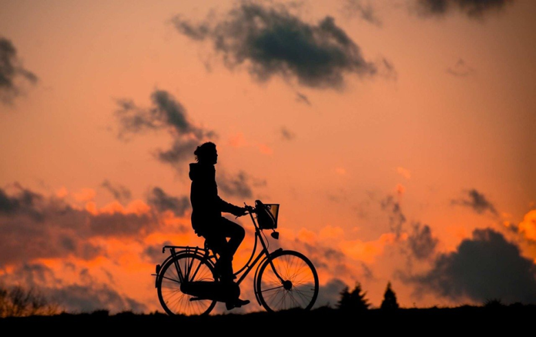 人生とは自転車のようなものだ。倒れないようにするには走らなければならない